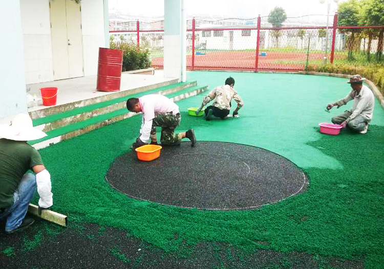 鳳城橡塑姜堰區(qū)實(shí)小南校區(qū)幼兒園EPDM施工現(xiàn)場